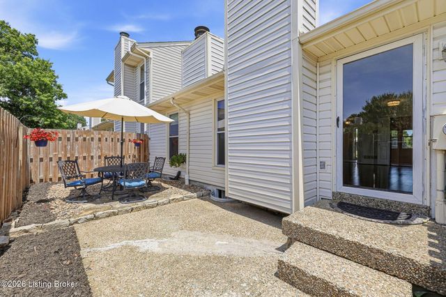910 Dana Marie Dr, Louisville, KY 40223