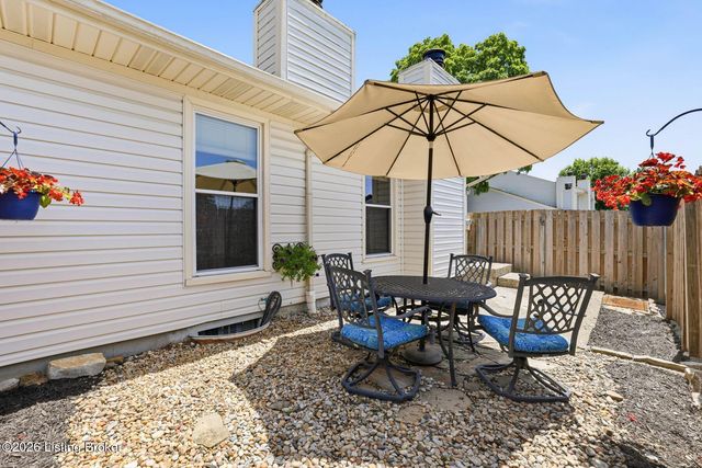 910 Dana Marie Dr, Louisville, KY 40223