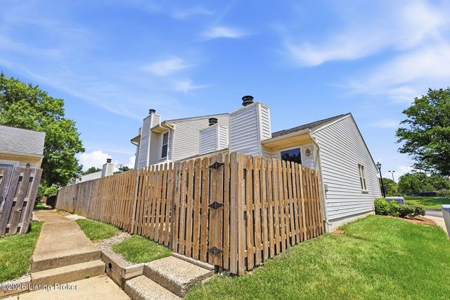 910 Dana Marie Dr, Louisville, KY 40223