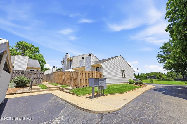 910 Dana Marie Dr, Louisville, KY 40223