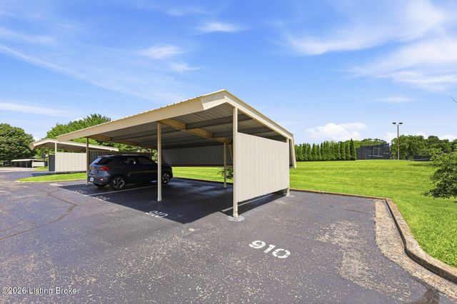 910 Dana Marie Dr, Louisville, KY 40223