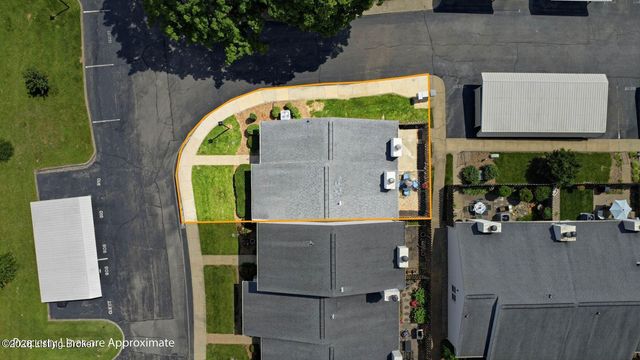 910 Dana Marie Dr, Louisville, KY 40223