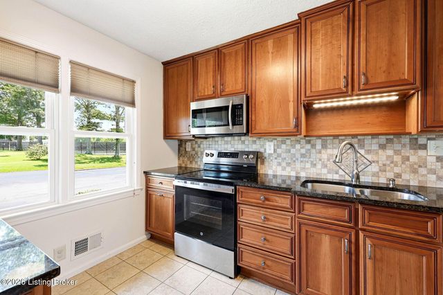 910 Dana Marie Dr, Louisville, KY 40223