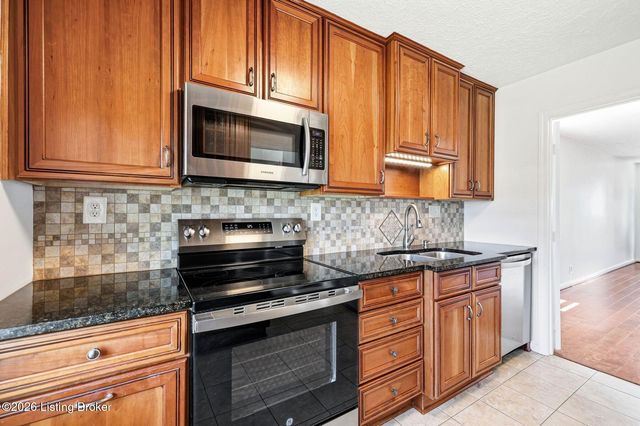 910 Dana Marie Dr, Louisville, KY 40223