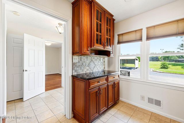910 Dana Marie Dr, Louisville, KY 40223