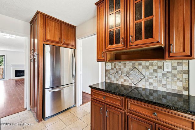 910 Dana Marie Dr, Louisville, KY 40223