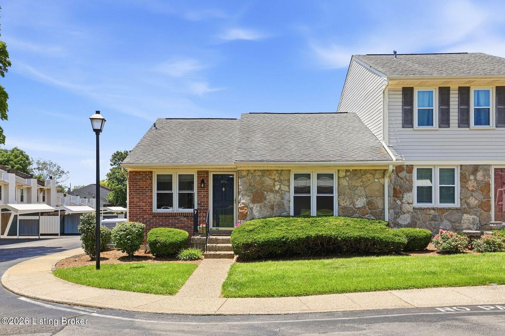 910 Dana Marie Dr, Louisville, KY 40223