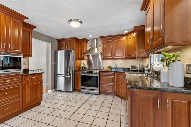 4 Boutwell Street, Wilmington, MA 01887