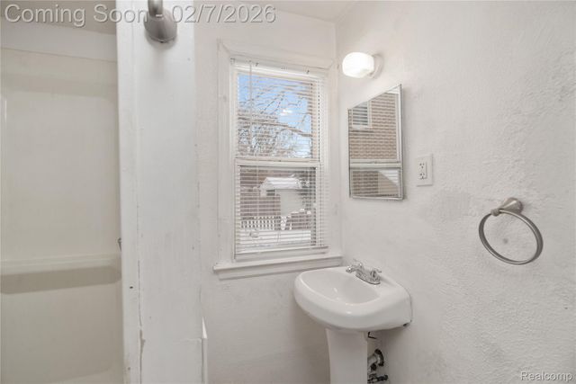 19302 Meyers Road, Detroit, MI 48235