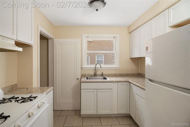 19302 Meyers Road, Detroit, MI 48235