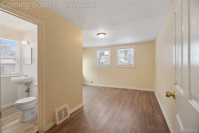 19302 Meyers Road, Detroit, MI 48235