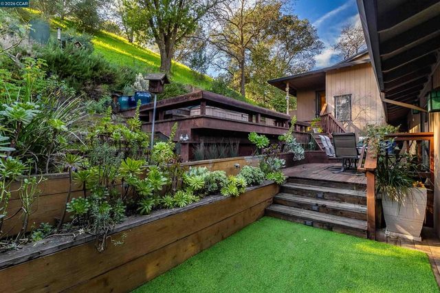 1455 Purson Ln, Lafayette, CA 94549