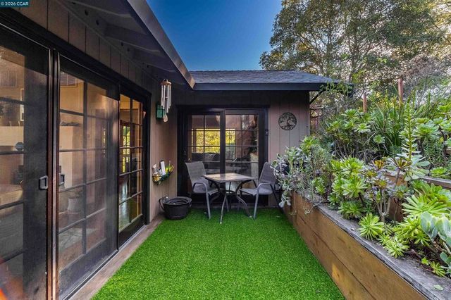 1455 Purson Ln, Lafayette, CA 94549