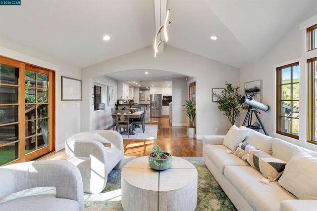 1455 Purson Ln, Lafayette, CA 94549