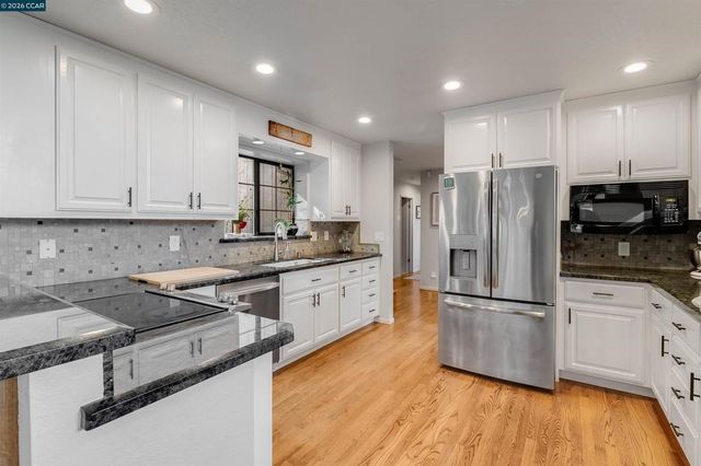 1455 Purson Ln, Lafayette, CA 94549