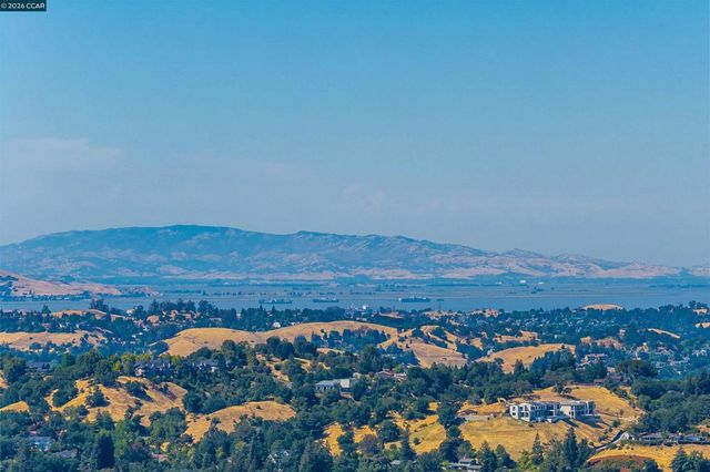 1455 Purson Ln, Lafayette, CA 94549