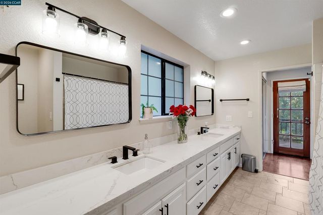 1455 Purson Ln, Lafayette, CA 94549