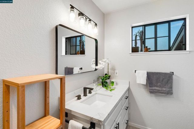 1455 Purson Ln, Lafayette, CA 94549