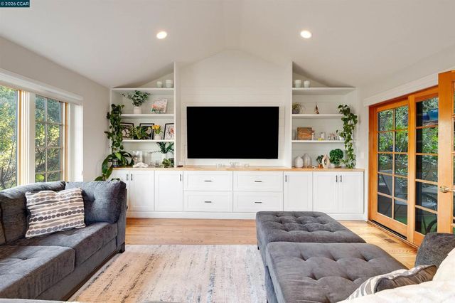 1455 Purson Ln, Lafayette, CA 94549