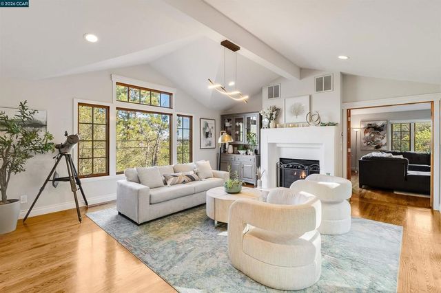 1455 Purson Ln, Lafayette, CA 94549