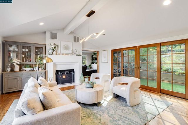 1455 Purson Ln, Lafayette, CA 94549