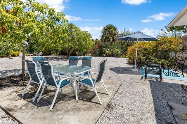 2191 Thomasson DR, Naples, FL 34112
