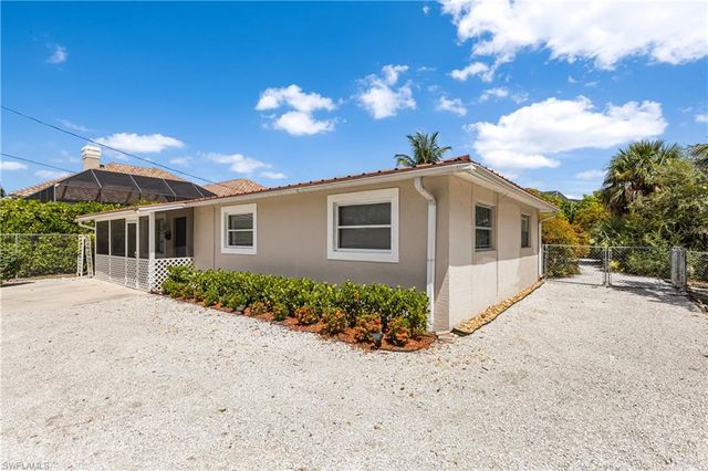 2191 Thomasson DR, Naples, FL 34112