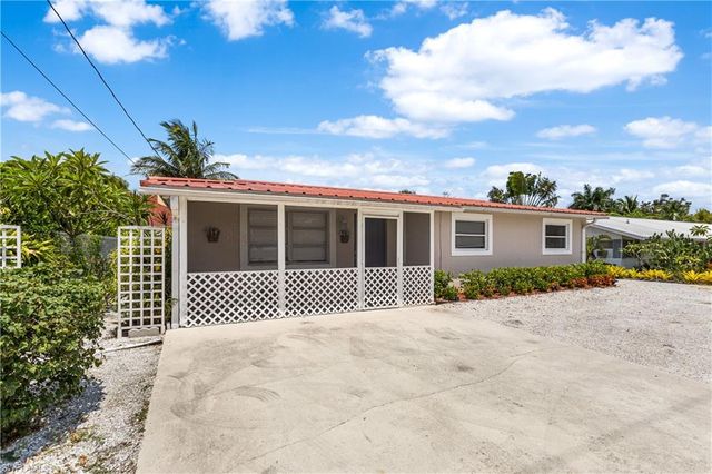 2191 Thomasson DR, Naples, FL 34112