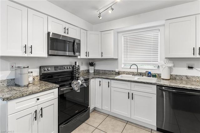 2191 Thomasson DR, Naples, FL 34112
