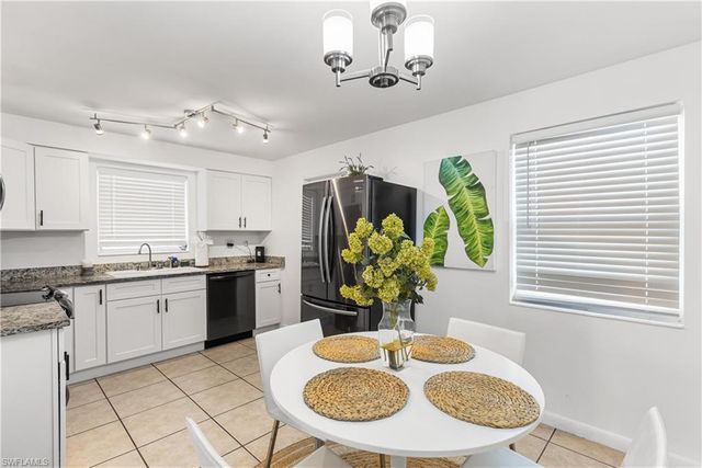 2191 Thomasson DR, Naples, FL 34112