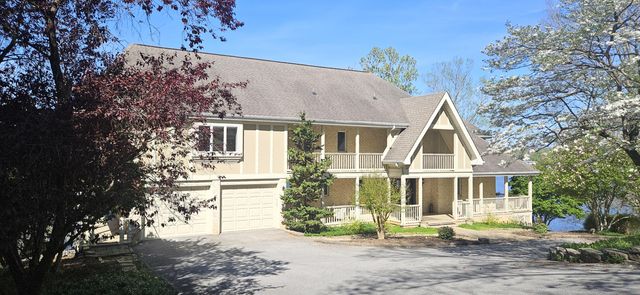 6641 Horseshoe Bend RD, Goodview, VA 24095