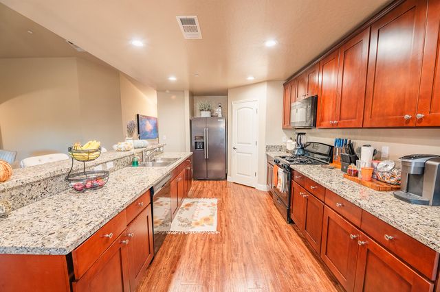 505 Forest Court, Woodlake, CA 93286