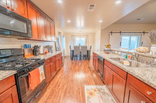 505 Forest Court, Woodlake, CA 93286