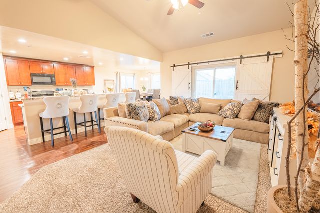 505 Forest Court, Woodlake, CA 93286