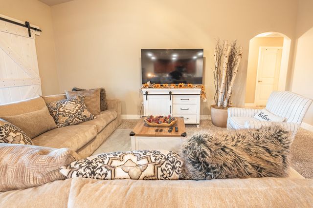 505 Forest Court, Woodlake, CA 93286