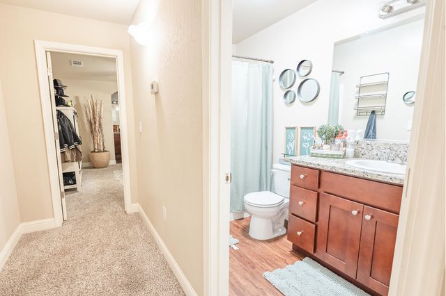 505 Forest Court, Woodlake, CA 93286