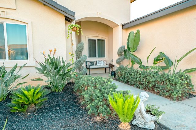 505 Forest Court, Woodlake, CA 93286