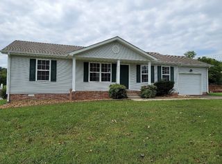 2661 Cummings Cir, Clarksville, TN 37042