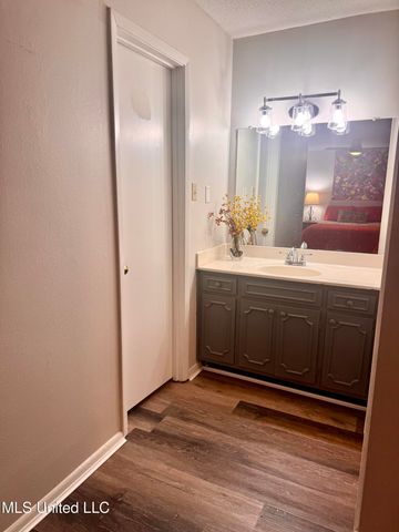 527 Front Beach Drive, 59, Ocean Springs, MS 39564