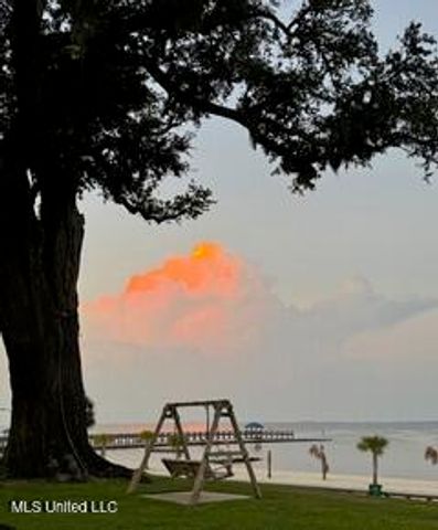 527 Front Beach Drive, 59, Ocean Springs, MS 39564