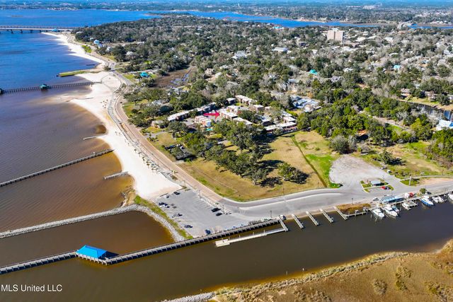 527 Front Beach Drive, 59, Ocean Springs, MS 39564