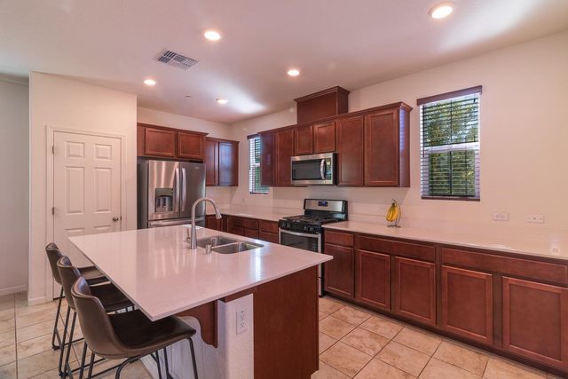 130 Bywell Bridge Cir, Sacramento, CA 95823