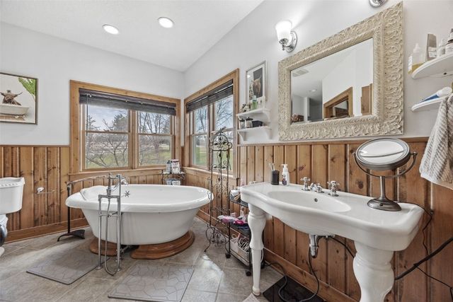 1321 NE Hickory Hollow Road, Solon, IA 52333