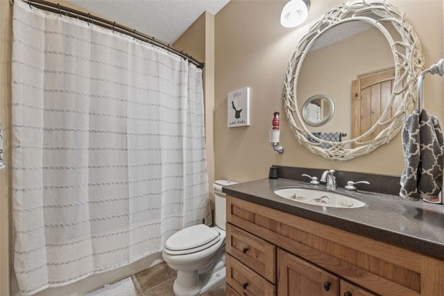 1321 NE Hickory Hollow Road, Solon, IA 52333