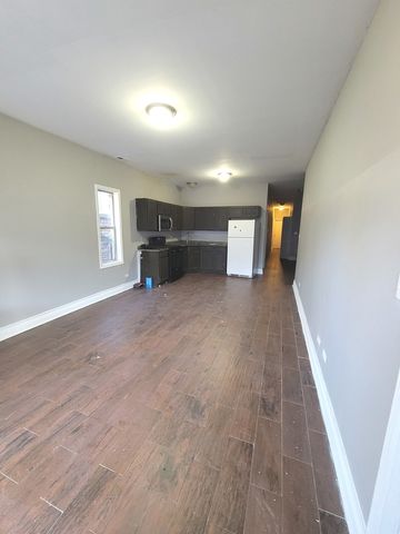 7947 S Escanaba Avenue 1, Chicago, IL 60617