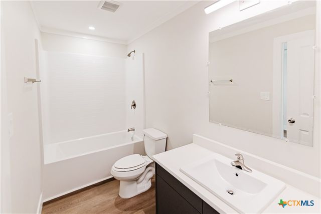 404 Bridge Street, Cuero, TX 77954