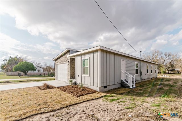 404 Bridge Street, Cuero, TX 77954