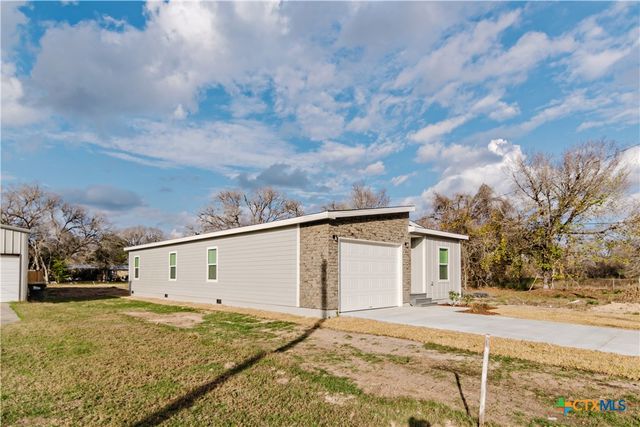 404 Bridge Street, Cuero, TX 77954