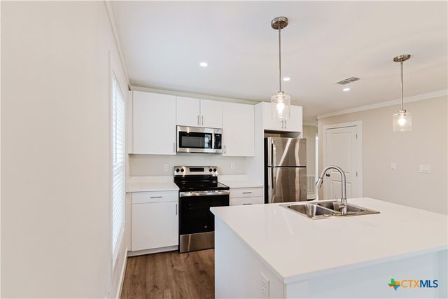 404 Bridge Street, Cuero, TX 77954