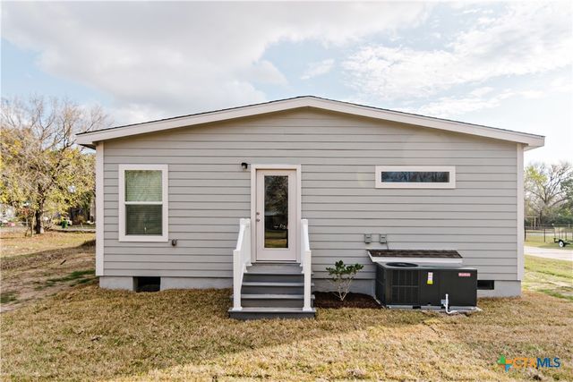 404 Bridge Street, Cuero, TX 77954